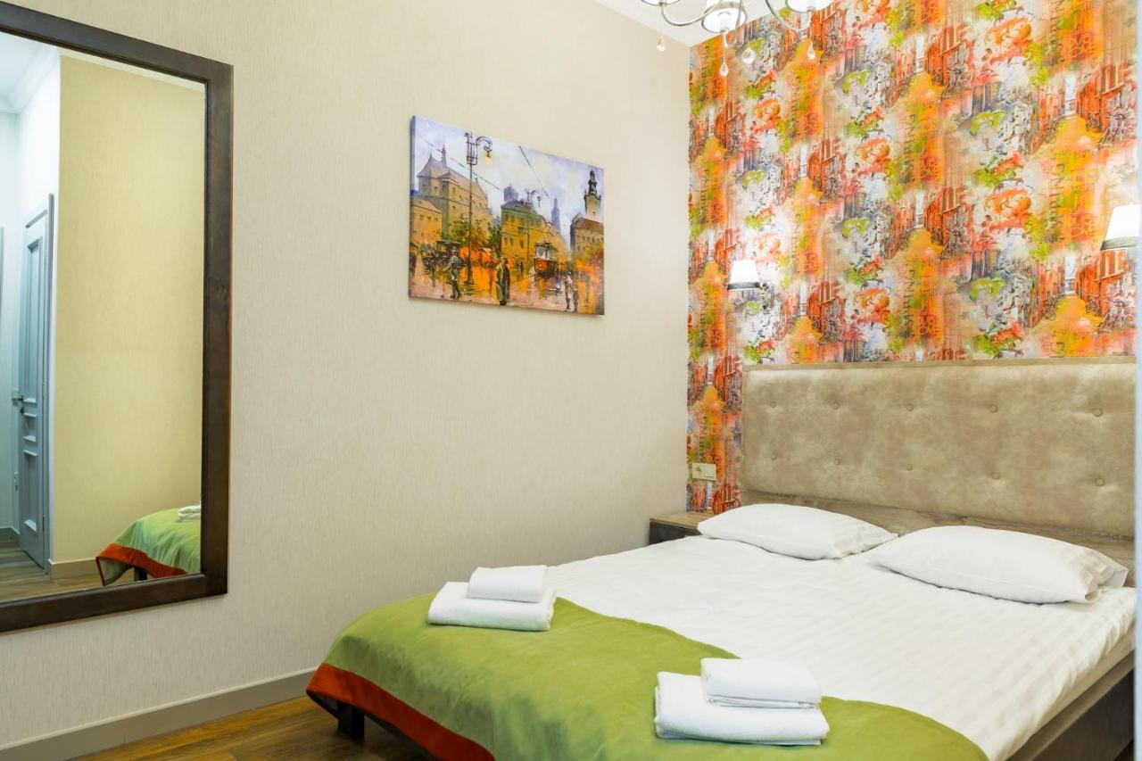 Mini Hotel Barvy Lvova On Horodotska St. Exteriör bild