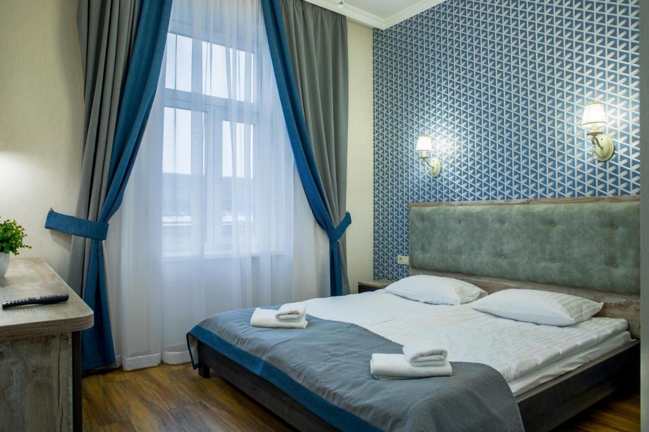 Mini Hotel Barvy Lvova On Horodotska St. Exteriör bild