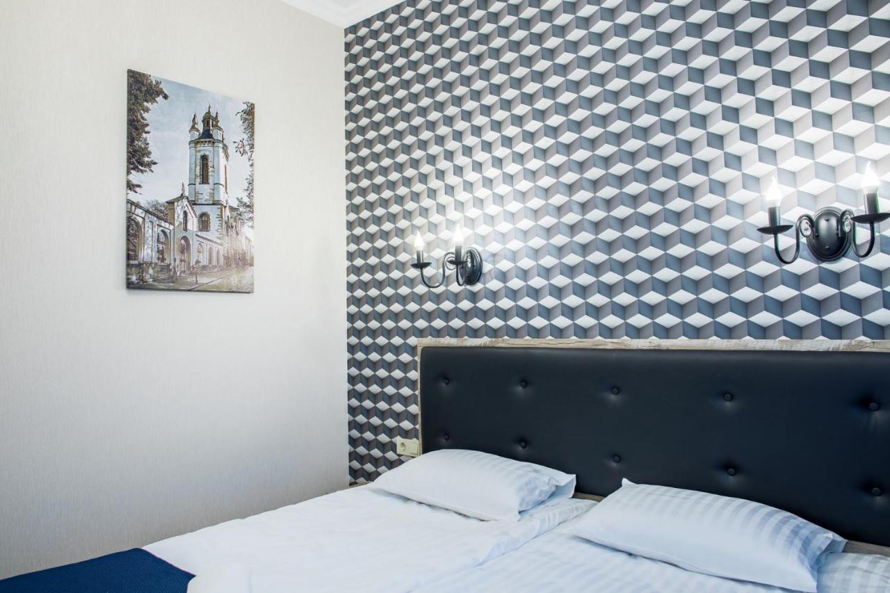 Mini Hotel Barvy Lvova On Horodotska St. Exteriör bild