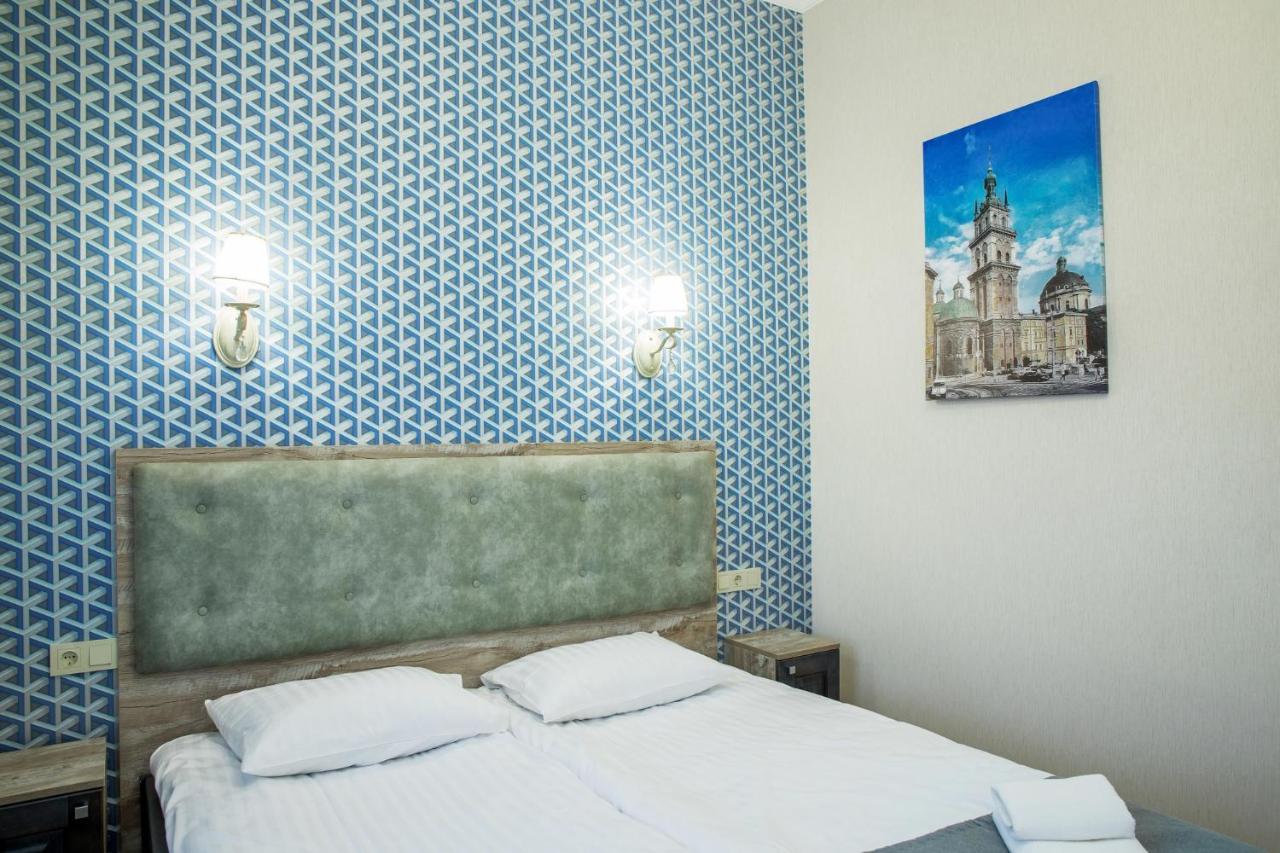 Mini Hotel Barvy Lvova On Horodotska St. Exteriör bild